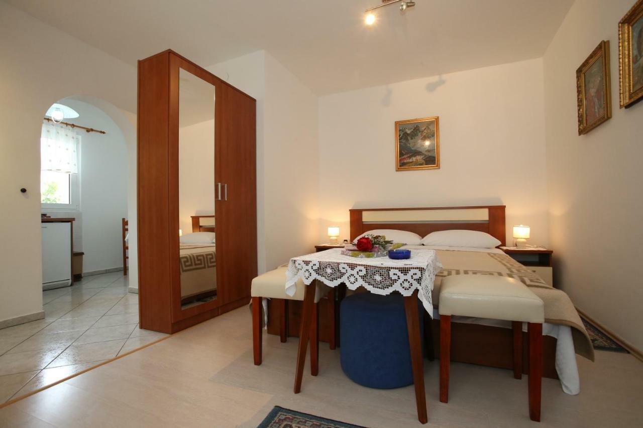 Rooms & Apartment Albina Baška Extérieur photo