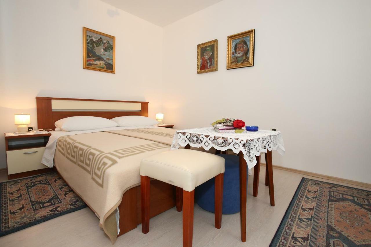 Rooms & Apartment Albina Baška Extérieur photo