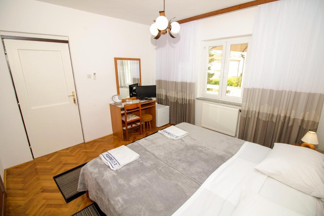 Rooms & Apartment Albina Baška Extérieur photo
