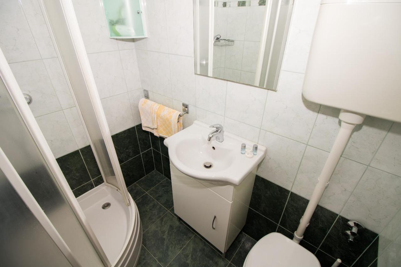 Rooms & Apartment Albina Baška Extérieur photo