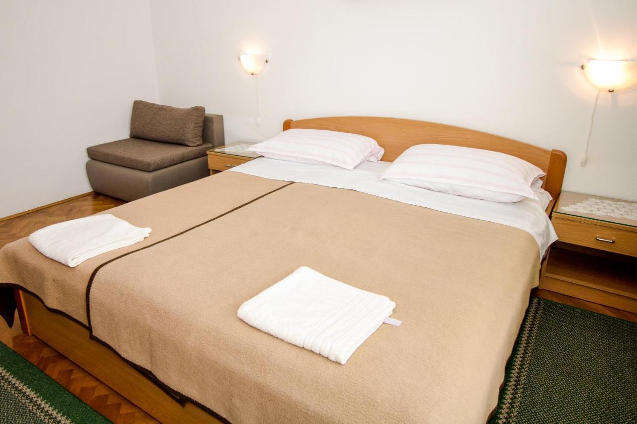 Rooms & Apartment Albina Baška Extérieur photo