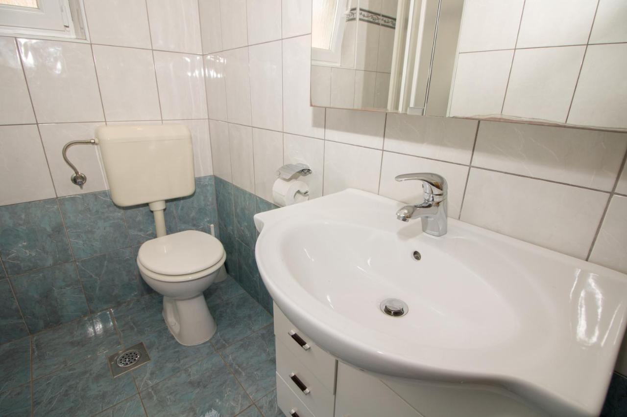 Rooms & Apartment Albina Baška Extérieur photo