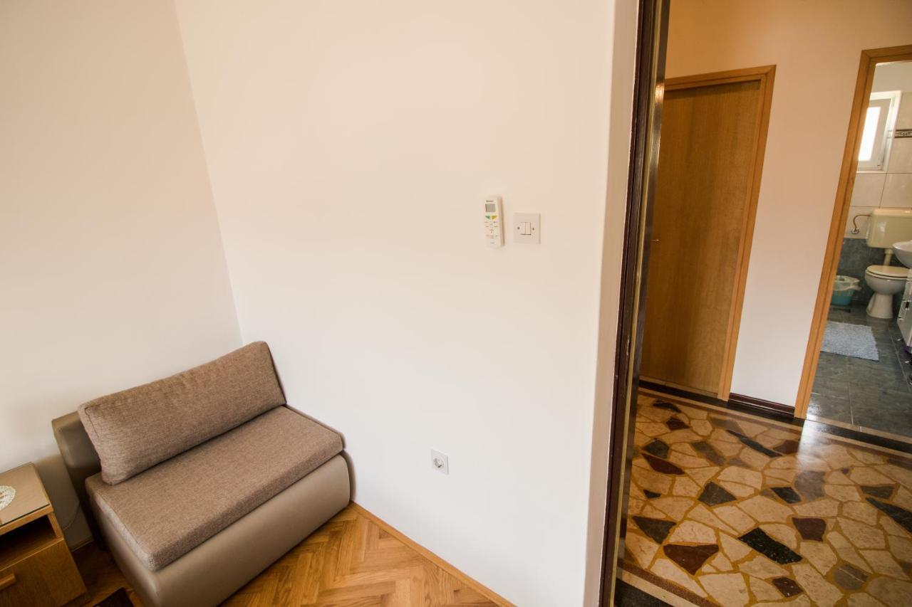Rooms & Apartment Albina Baška Extérieur photo