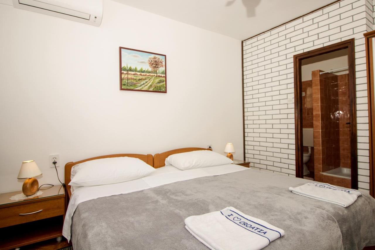 Rooms & Apartment Albina Baška Extérieur photo