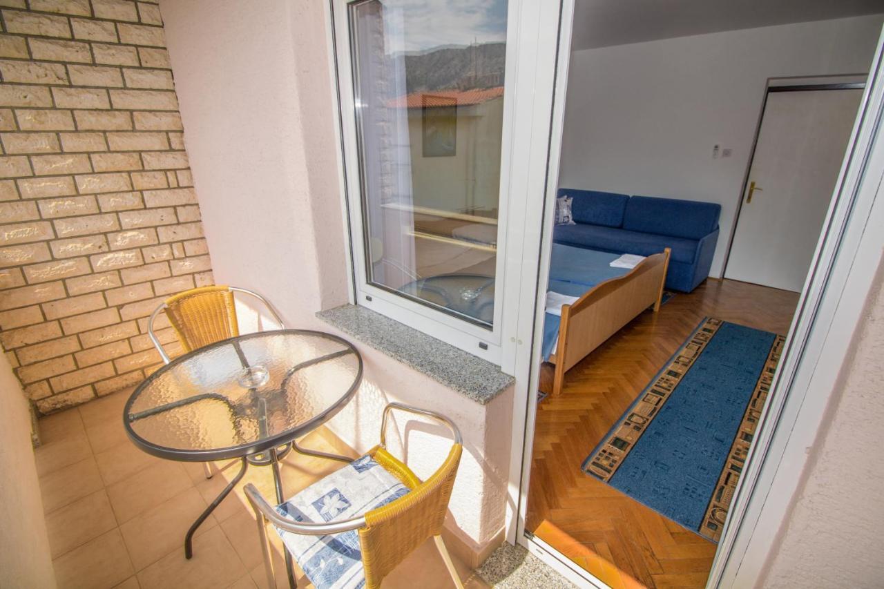 Rooms & Apartment Albina Baška Extérieur photo