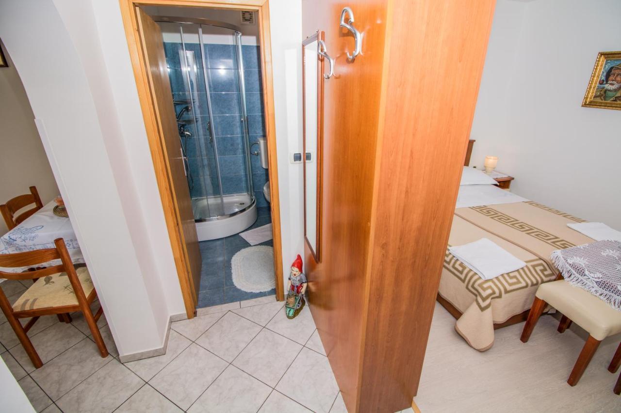 Rooms & Apartment Albina Baška Extérieur photo